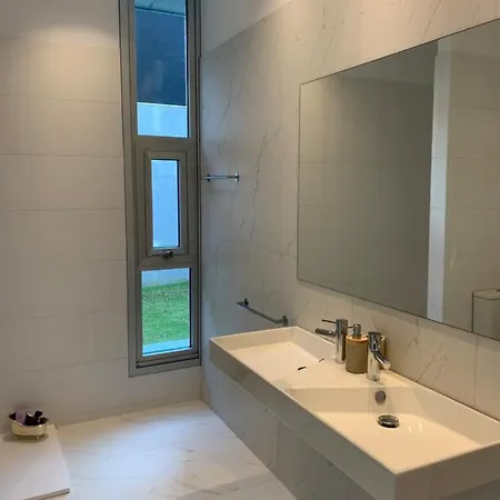 Holiday home Oktheway Perbes House *